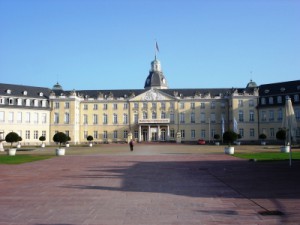 Karlsruher Schloss - die älteste Immobilie der Stadt