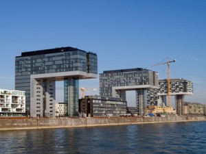 Die Kranhäuser in Köln sind eine der begehrtesten Immobilien für Immobilienmakler